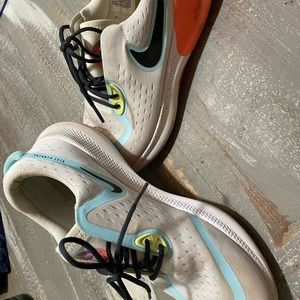 Woman’s Nike joyrides